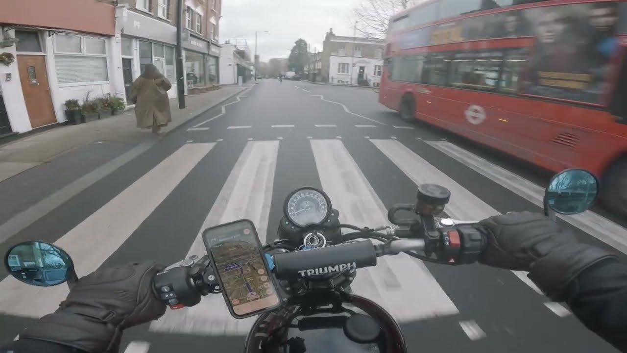 Scrambling my Eggs through too Dirty Cats Motorcycles London | TRIUMPH SCRAMBLER 900 | RAW POV [4k]