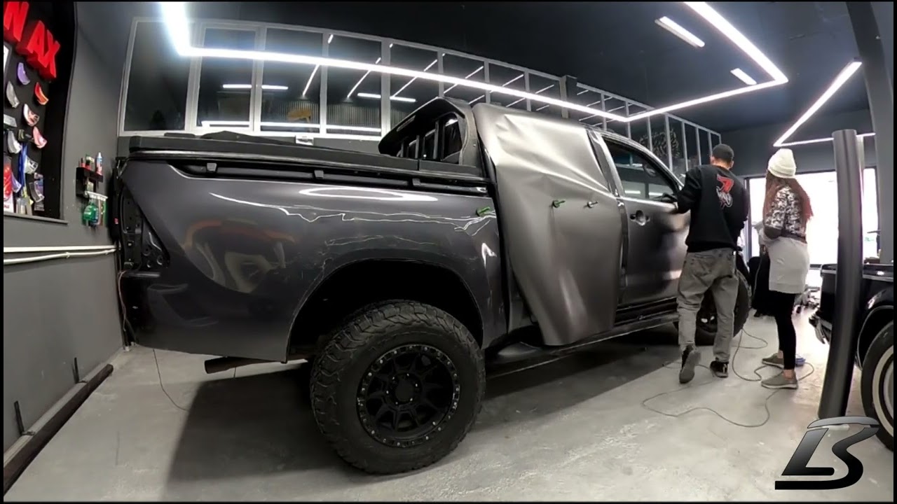 #wrap your #car and change your car's color🤘🏼 #toyota #hilux #wrapping #wrapper