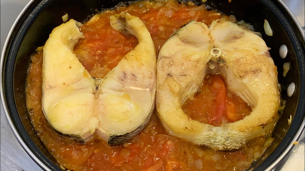 Oh my god, the perfect recipe! Cooking fish with tomatoes and onions!