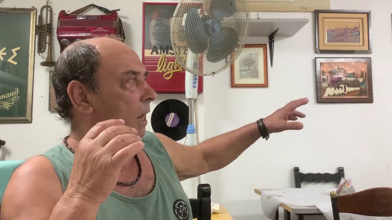Στο σπίτι του «πατριάρχη» του ρεμπέτικου, Μάρκου Βαμβακάρη, στη Νίκαια