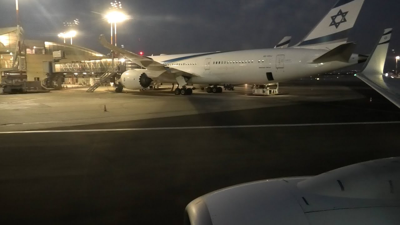 Посадка Боинга 737-900 авиакомпании El-Al в аэропорту 