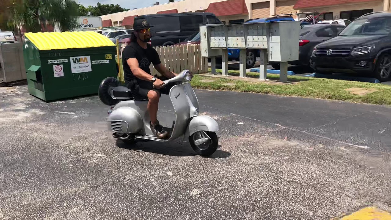 1963 Vespa VNB 125 - Riding