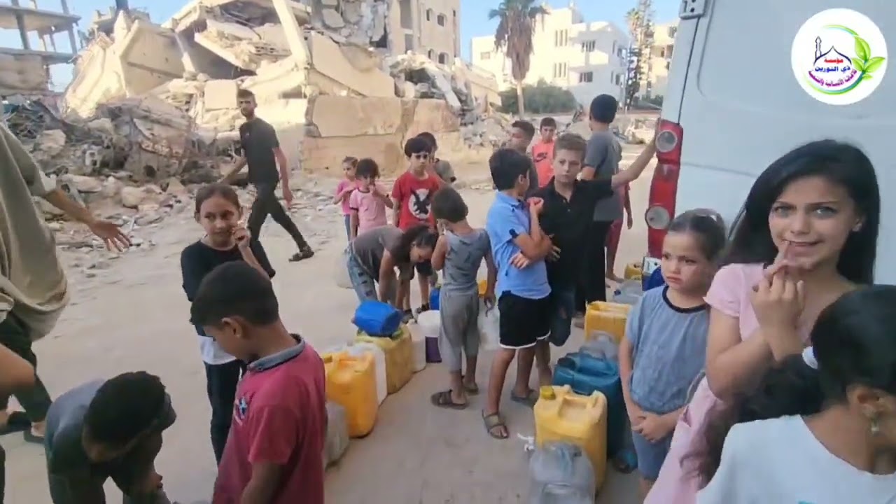 سقيا الماء لأهلنا في غـ.ـزة وبتبرع من المحسنين في جامع مكة المكرمة 