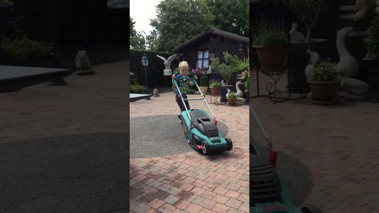Met de grasmachine spelen
