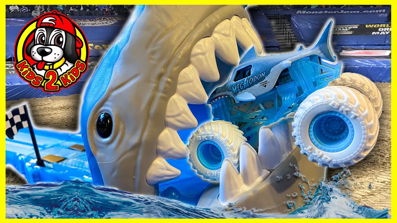 Monster Jam Toy Trucks - Megalodon Mayhem CHALLENGE! (Sharks vs Megalodons ft. FREESTYLE HIGHLIGHTS)