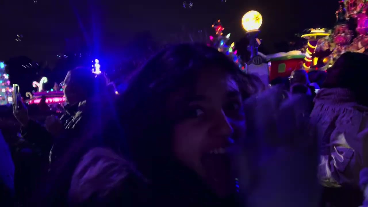 Disneyland paris Christmas parade 