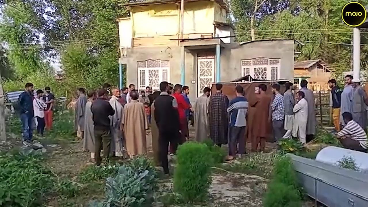 J&K | SPO Fayaz Ahmad And His Family Shot Dead By Terrorists In Awantipora