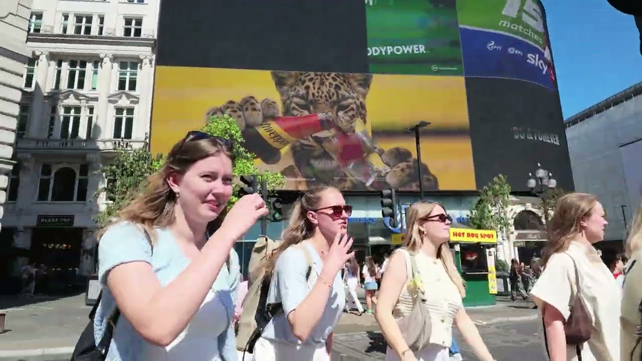 Virtual Walk - London - Regent Street Shops - August 2026 | kittikoko
