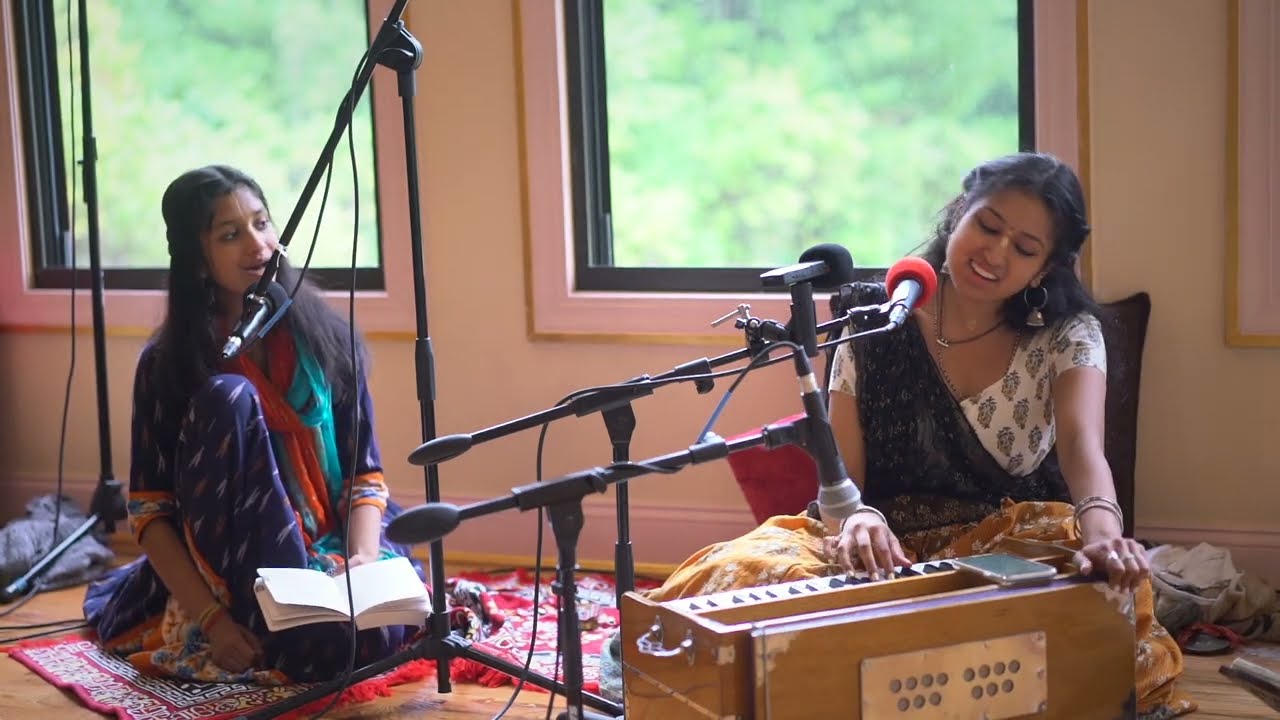 Vraja Jana  Mana Sukhakari - Isha Dasi - Kheturi Kirtan 2022