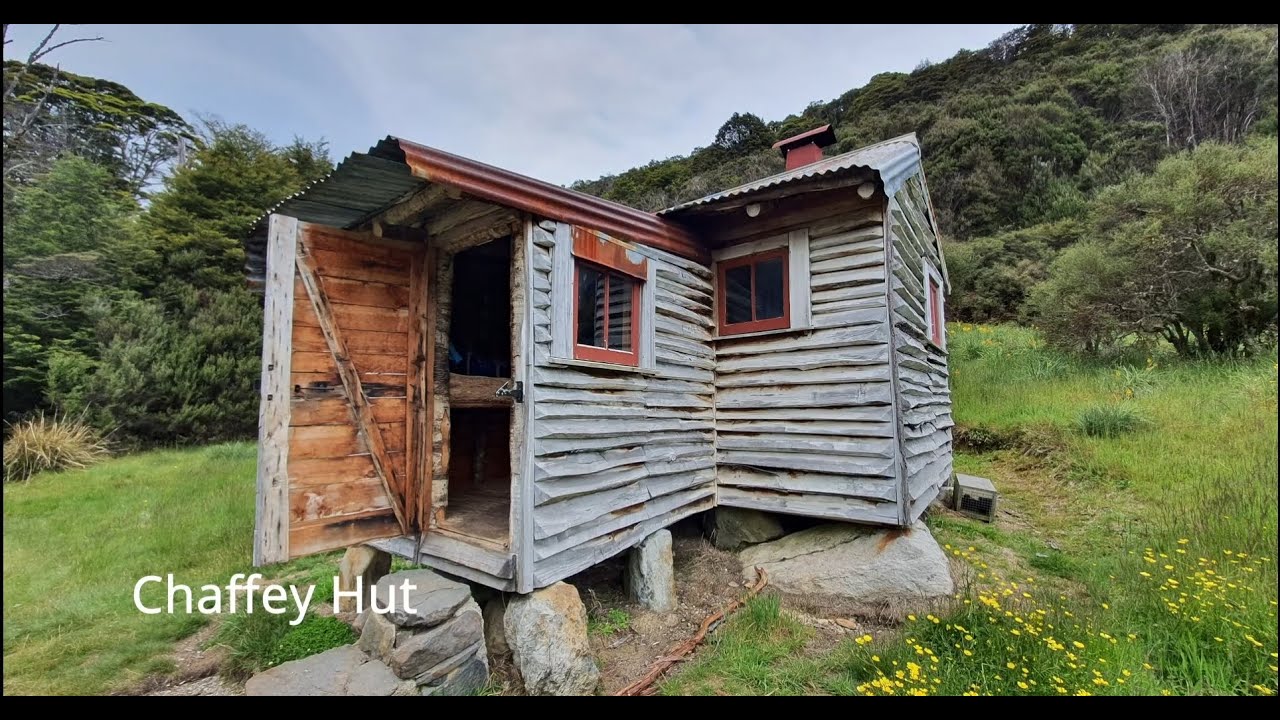 Exploring the Cobb Valley by foot - New Zealand