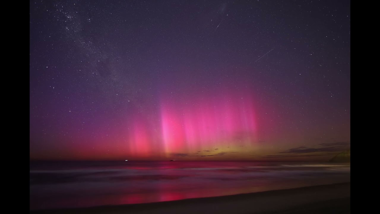Timelapse of Aurora Australis from St Clair Beach, Dunedin, NZ. 11/10/24