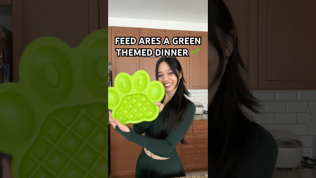 feed Ares her green themed dinner 🤭🌱 #dogshorts #doberman #dogfeeding #dogfood