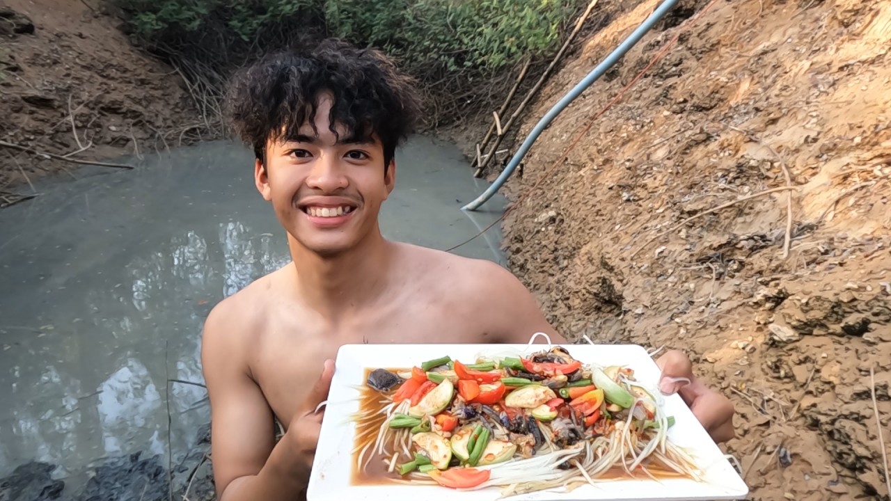 ส้มตำกลางสระ พักจับปลาเพิ่มพลังกินส้มตำปูปลาร้า.