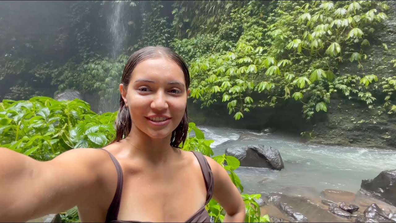 Motorla 2 kız Bali'de Şelaleye gittik / Vlog