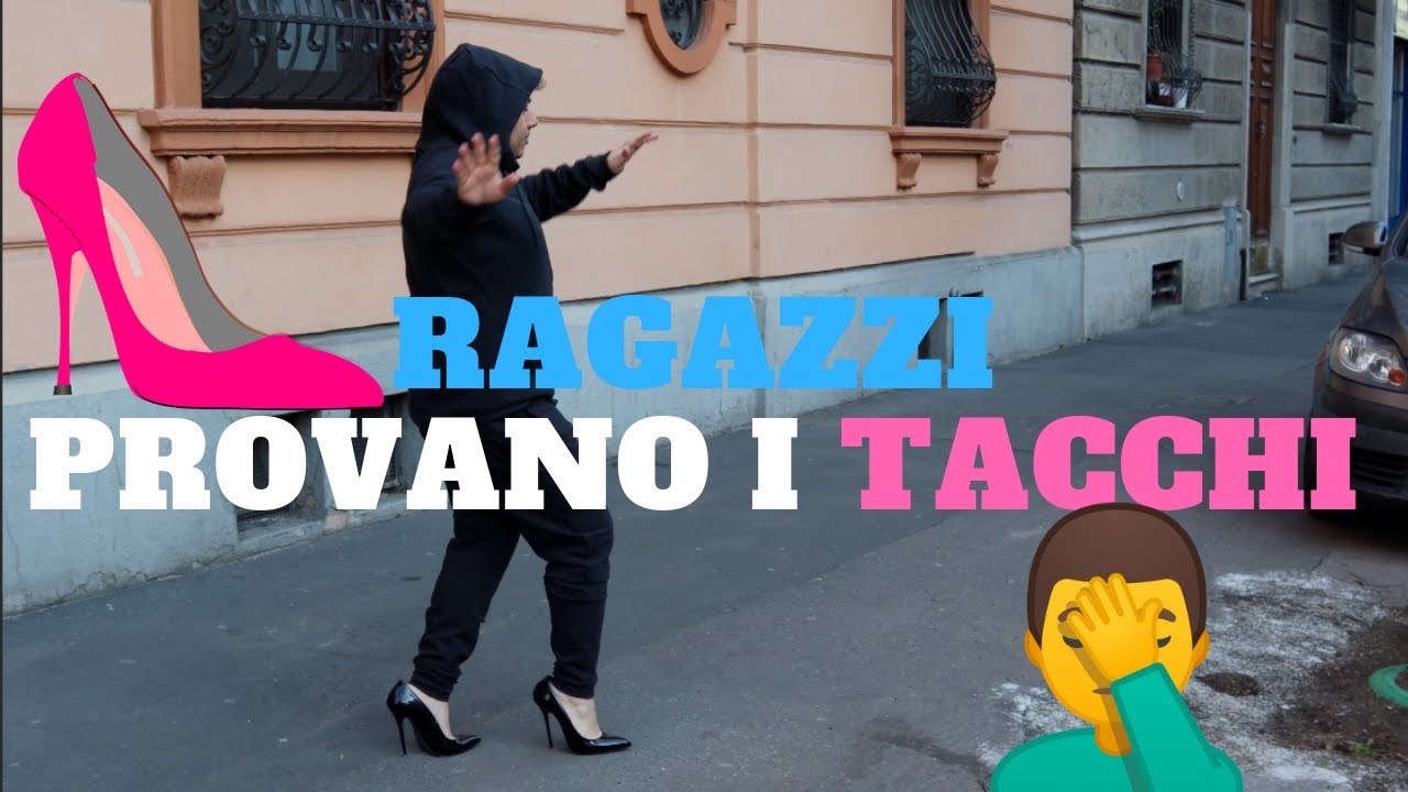 RAGAZZI PROVANO I TACCHI A SPILLO