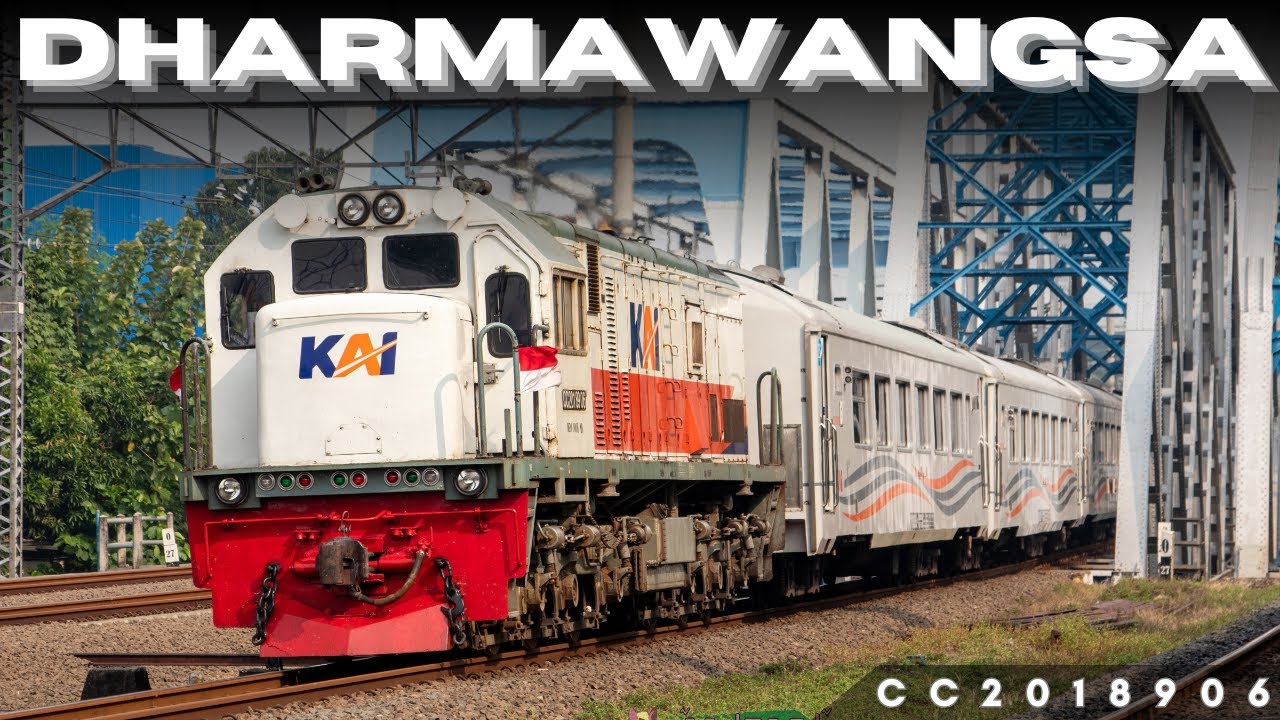 KA Dharmawangsa ditarik Lokomotif CC 201 89 06 MN keluar Jembatan kembar Bekasi