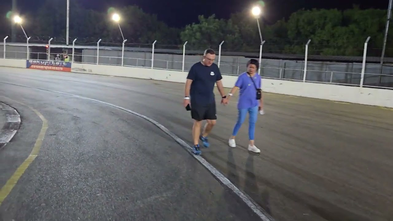 Ultimate Outlaw Raceway-Walk around the Track with live crowds.