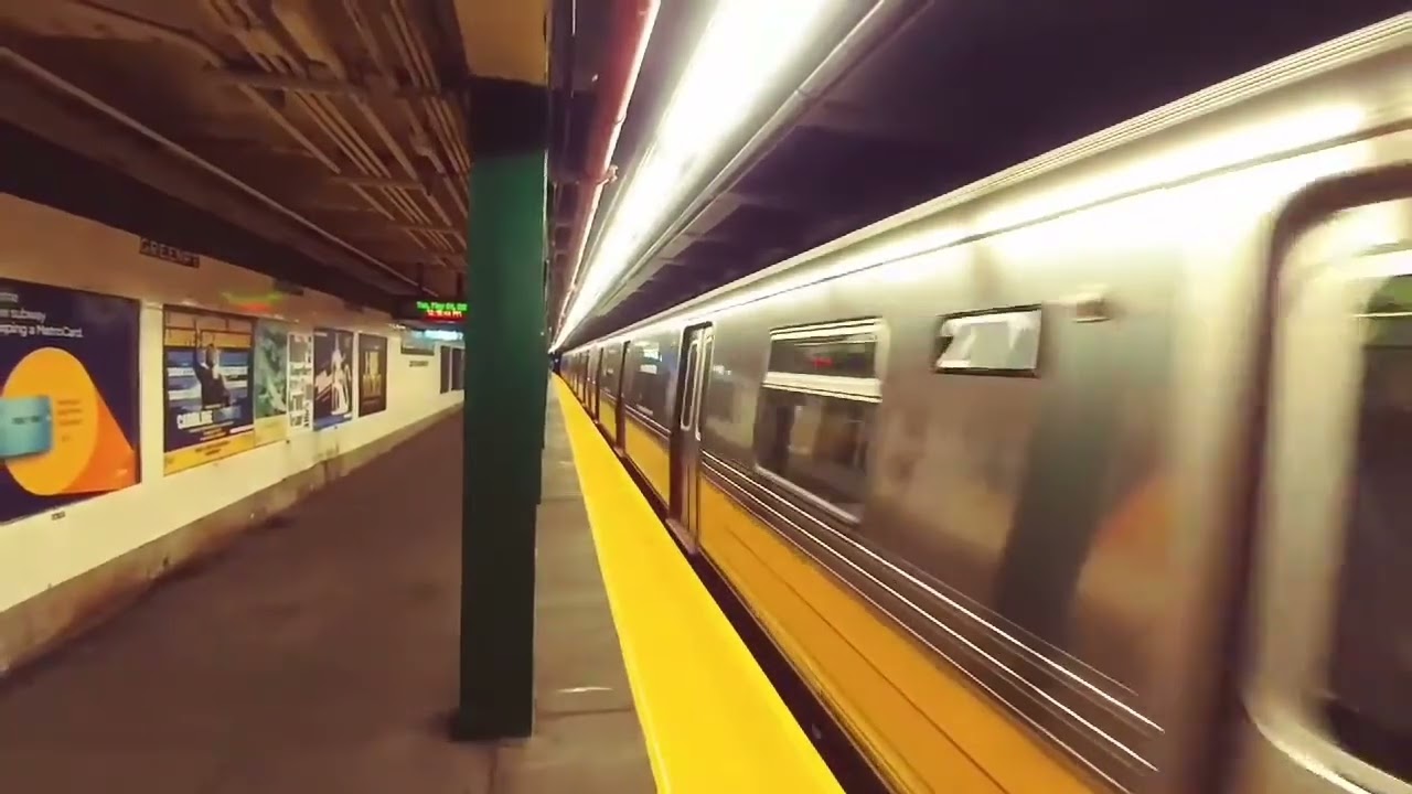IND Crosstown Line: (G) train action at Greenpoint Avenue