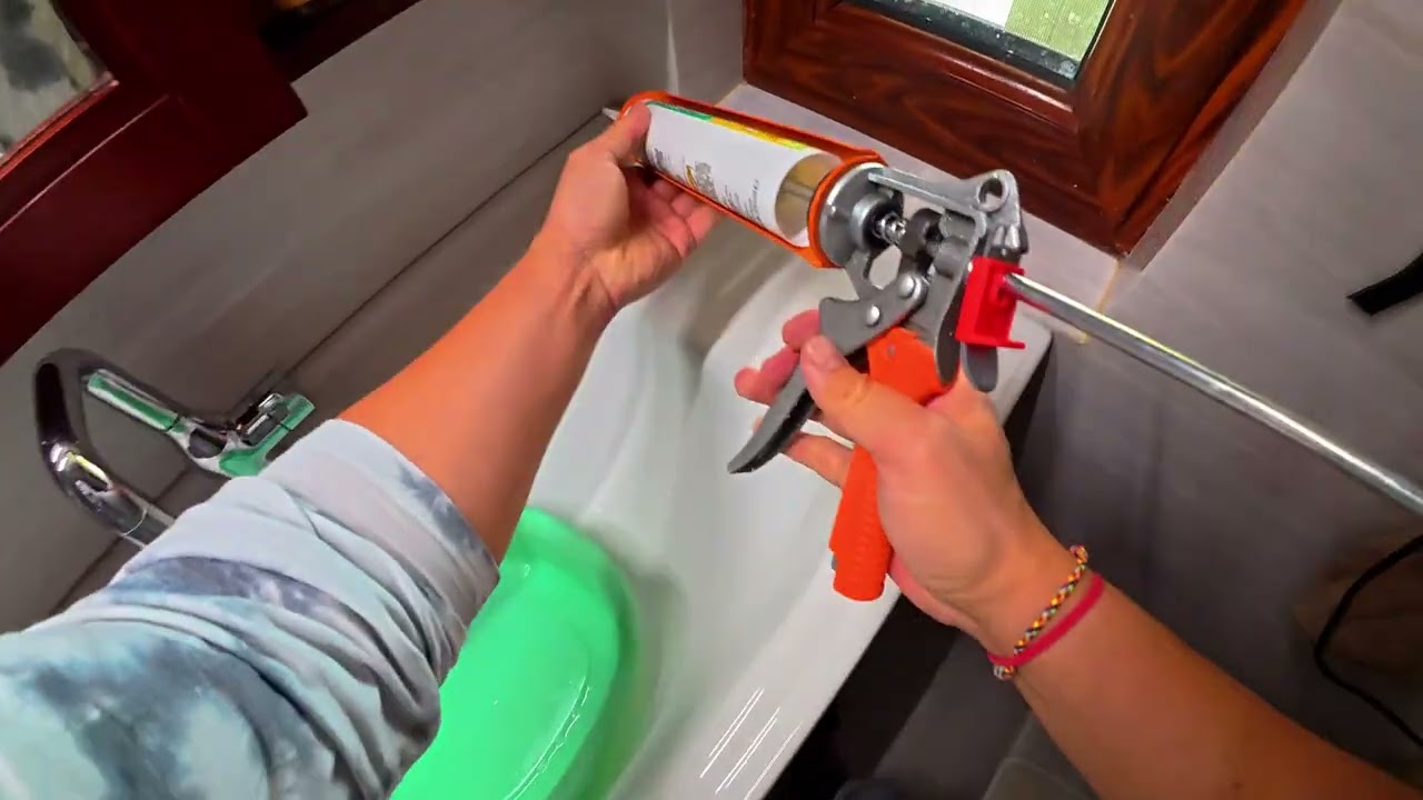 ПРОСТОЕ РЕШЕНИЕ - КОГДА ЗАПЛЕПИЛСЯ ЗАГЕРМЕТИК