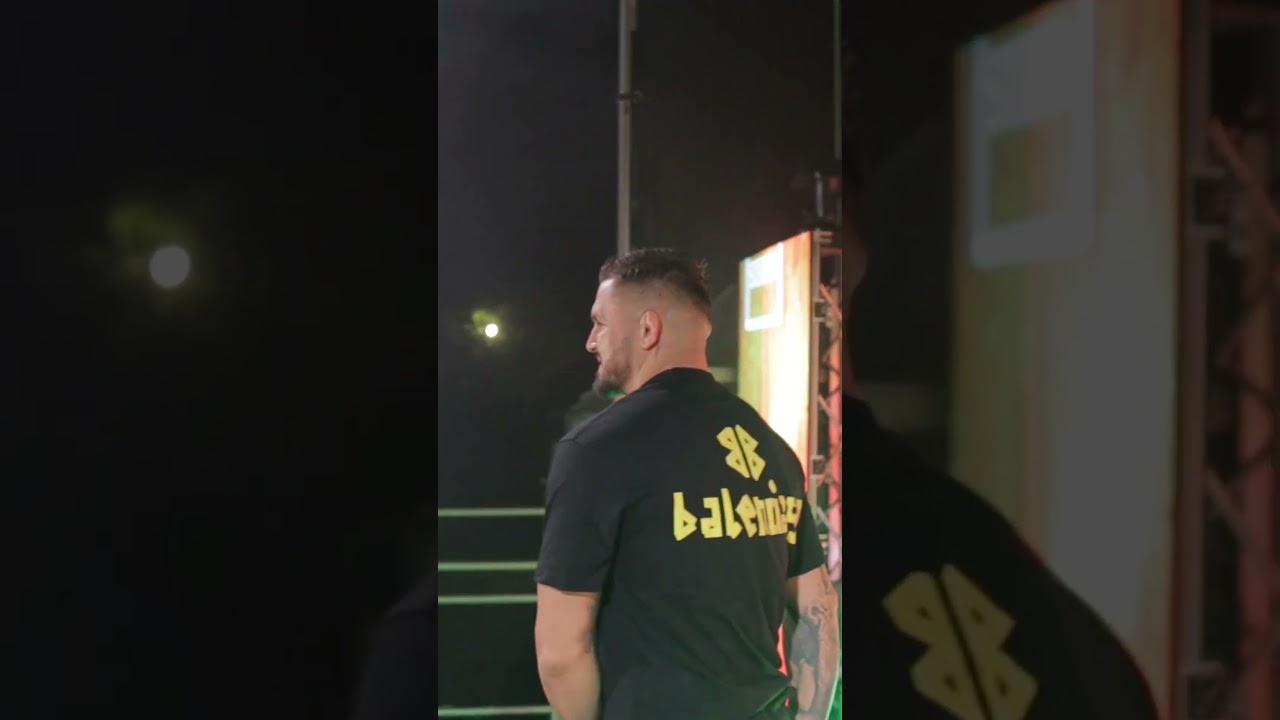 Alanik na swoich urodzinach podczas koncertu hinola