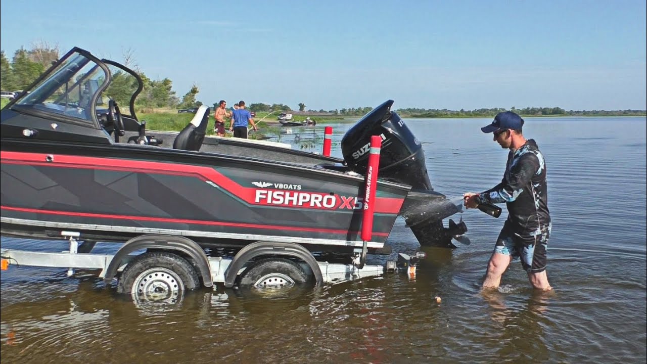 КУПИЛ лодку за 2 МИЛЛИОНА! Первый выезд на воду и рыбалка на Vboats FishPro X5