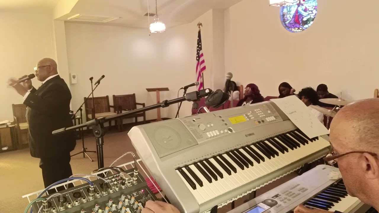  15:00 come on and bless the Lord with me 