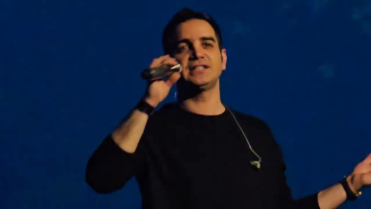 محسن یگانه اجرای بمون (دل من فقط به بودنت خوشه) 1 آذر 1402 اسپیناس پالاس