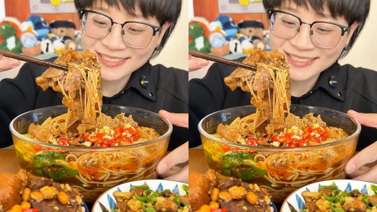 90后小学老师退休生活
今天吃香香的肥牛米线，配菜是超辣黄豆猪脚和辣椒炒肉，是谁馋了我就不说了🤣 #肥牛米线 #美食分享 #美食视频分享求上热门 #干饭人