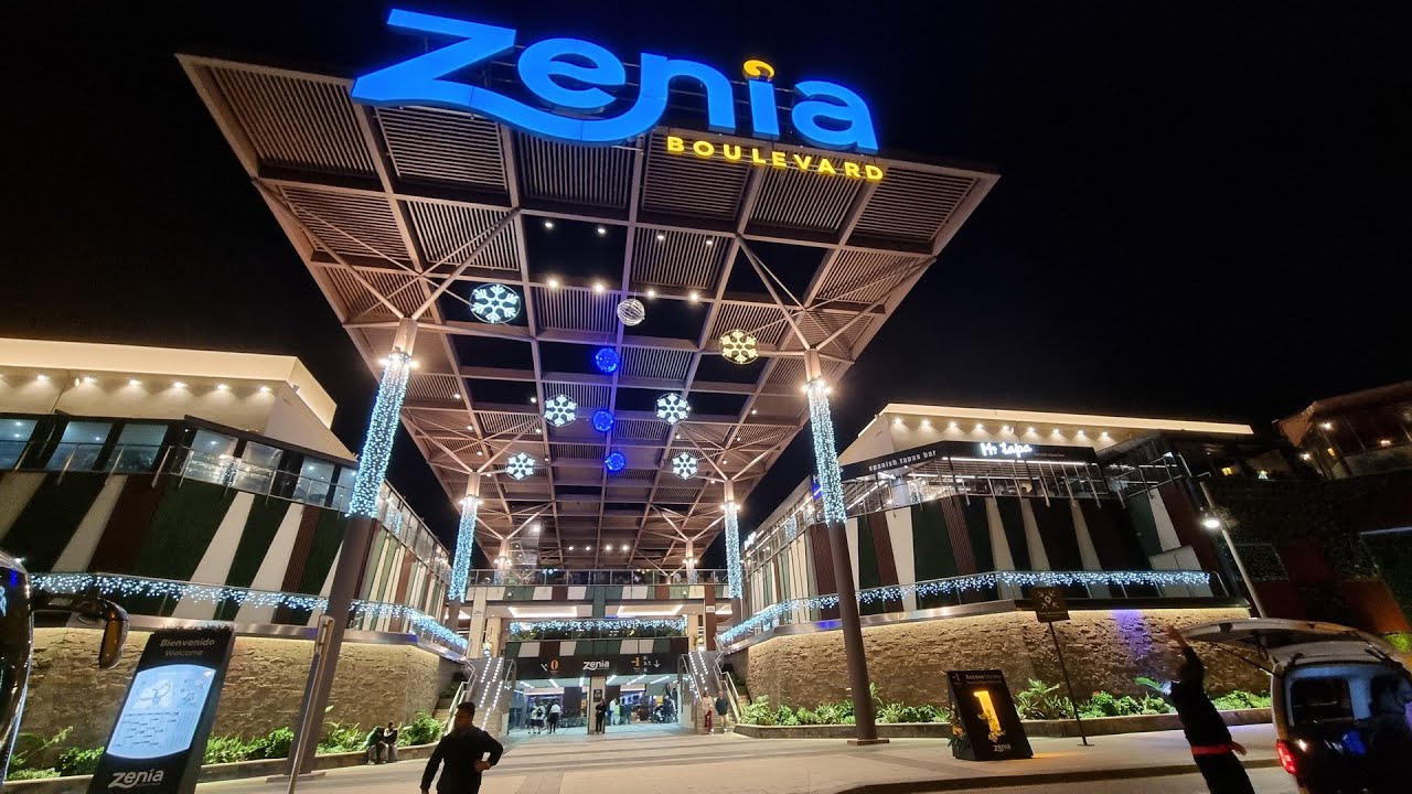 Christmas lights switch on in #ZeniaBoulevard - Watch as the Christmas lights are switched on!