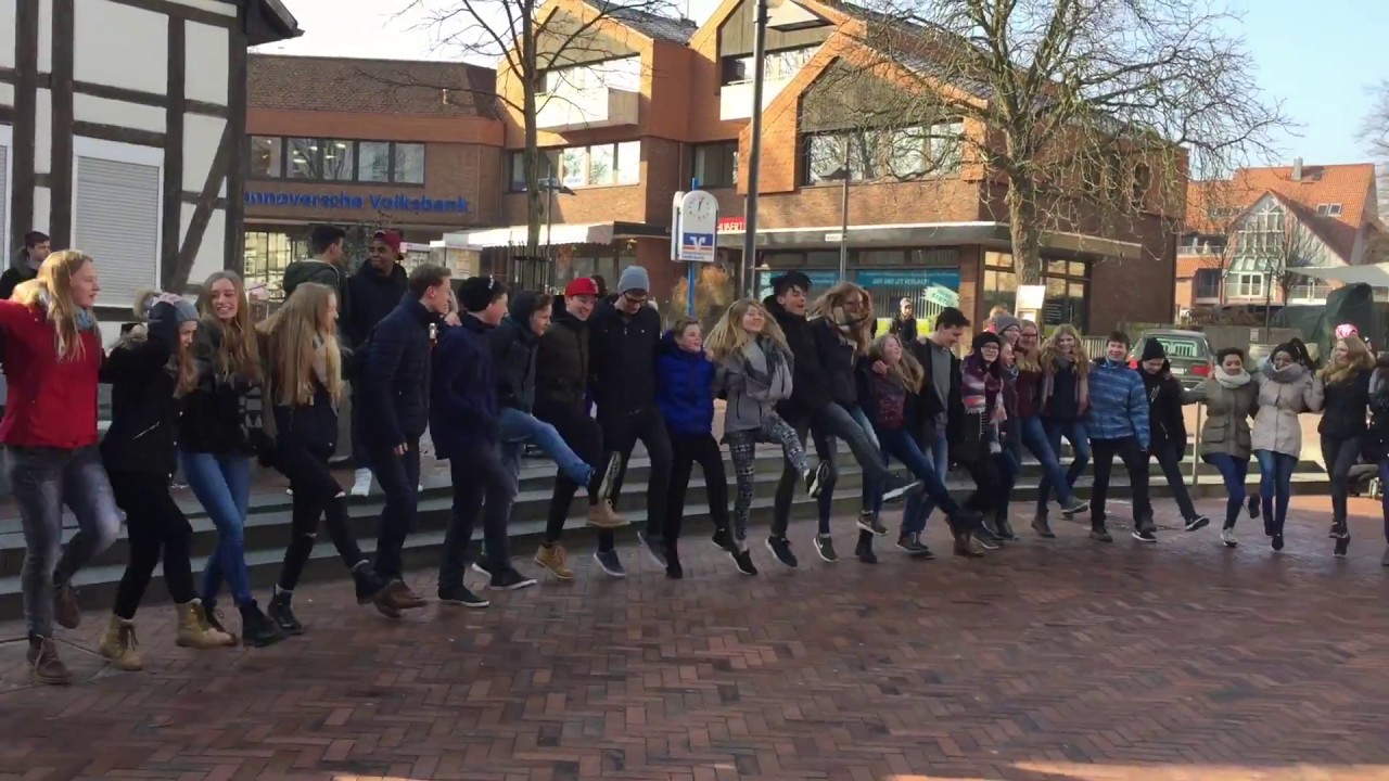 Barsinghausen tanzt: Flashmob als Zeichen gegen Gewalt an Frauen