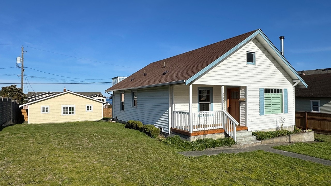 911 W Fifth St, Port Angeles, WA $349,900