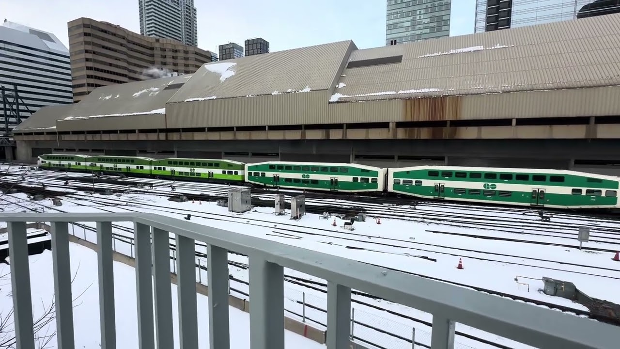 Lakeshore West Go train at union station on January 22, 2026