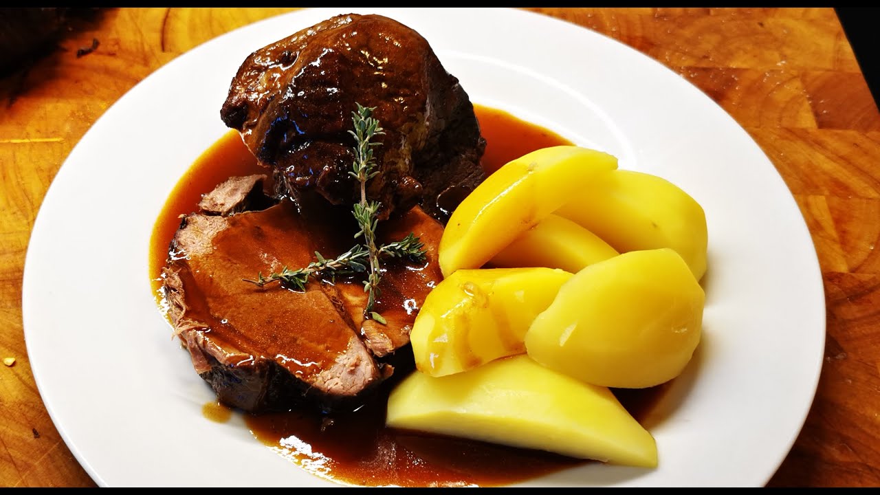 Lammkeule im Topf geschmort mit Sauce