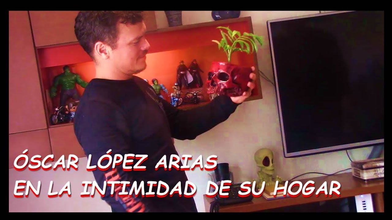 Óscar López Arias en la intimidad de su hogar