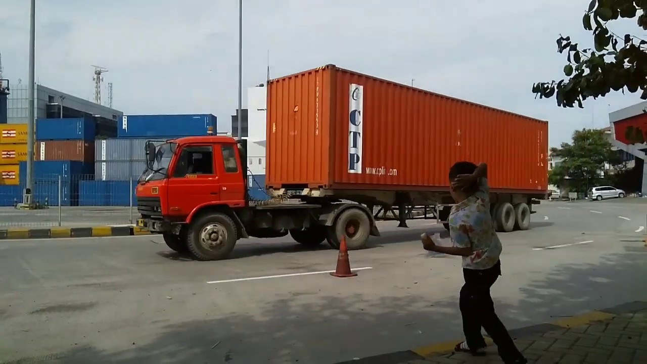 EXPLORING TRANSPORTASI TERMINAL PETIKEMAS PELABUHAN TANJUNG PRIOK