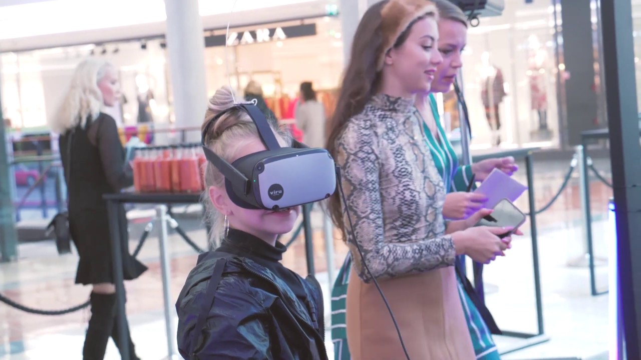 Case Study: VR fashion show, view through VR glasses