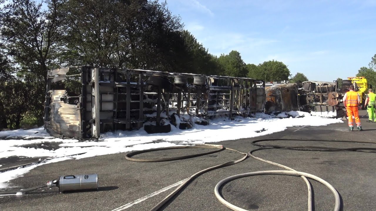 LKW umgekippt + vollständig ausgebrannt - 1 Verletzter in Blankenheim am 25.06.19 + O-Ton