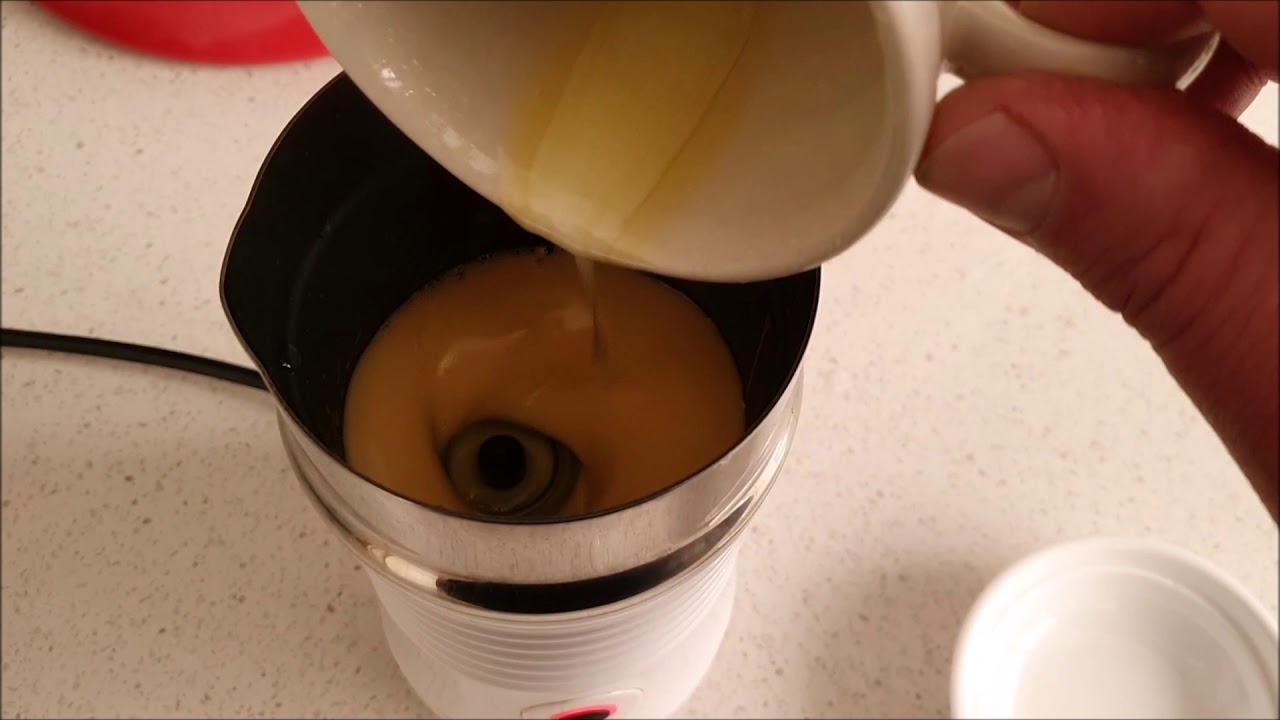 Простой голландский соус с использованием вспенивателя молока