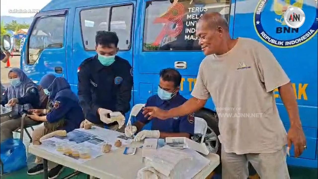 Puluhan Sopir Bus dan Hiace Mudik Gratis Jalani Tes Urine di Terminal Tipe A Banda Aceh
