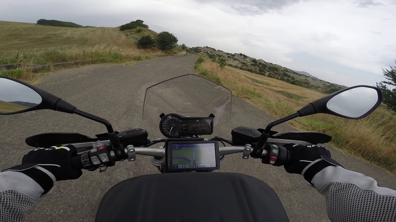 BMW R1200R LC - Basilicata - Calanchi di Aliano (1/2)