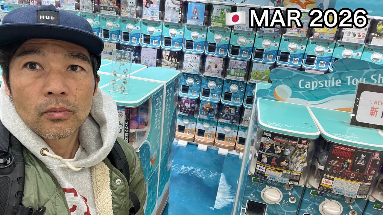 Я пошла посмотреть на новейшие японские игрушки гачапон.