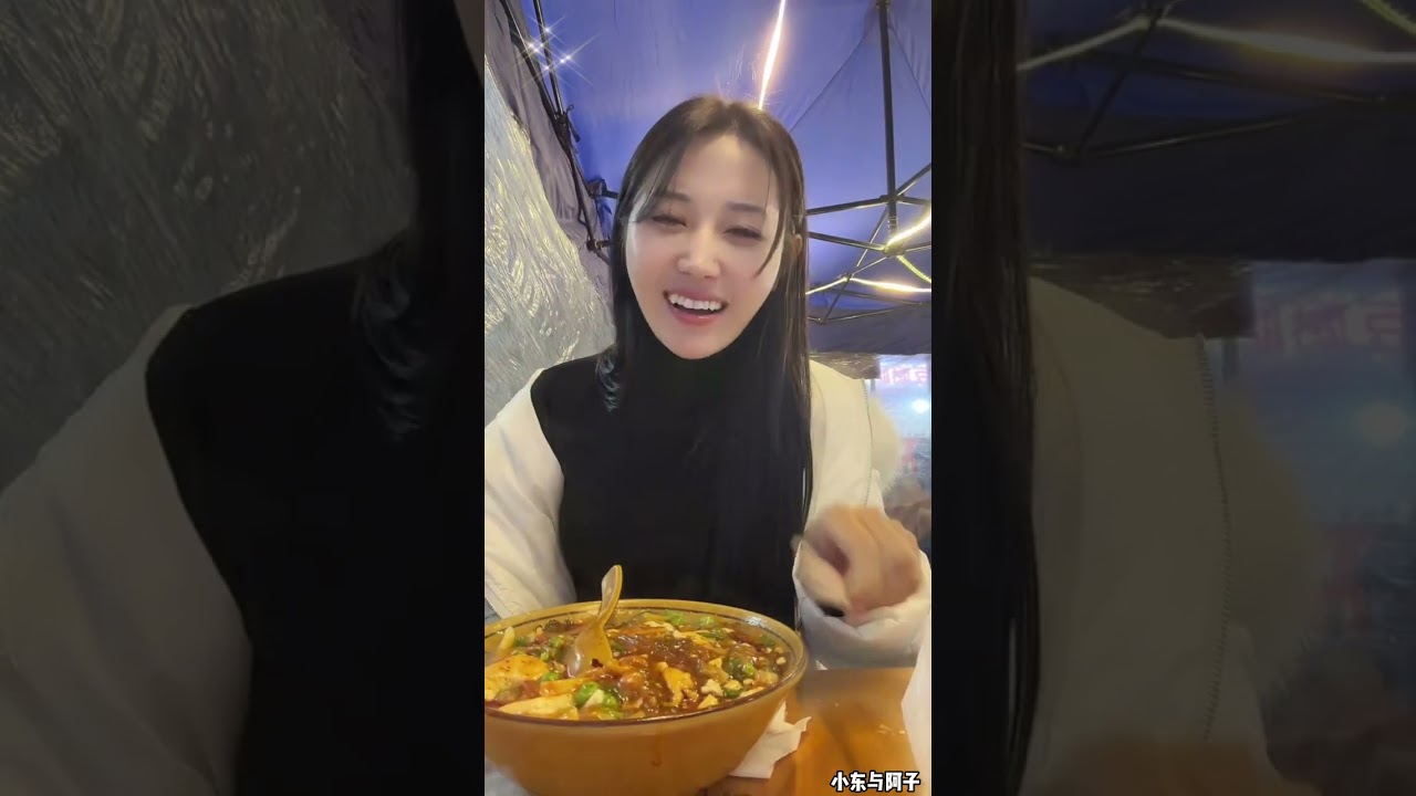 阿子与小东：阿子怎么一个人吃饭，小东去了哪里，阿子说小东丢了 。【松哥】