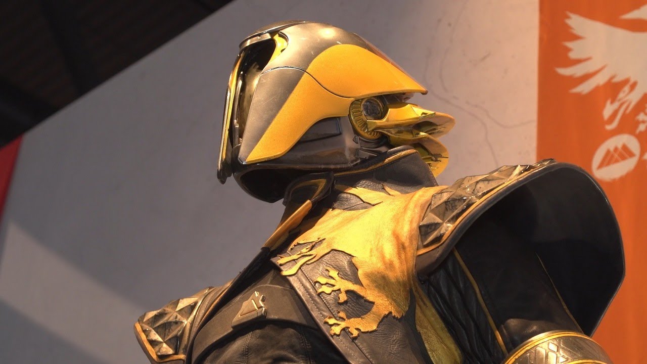 Destiny 2: Life-Size Weapons and Gear at Gamescom