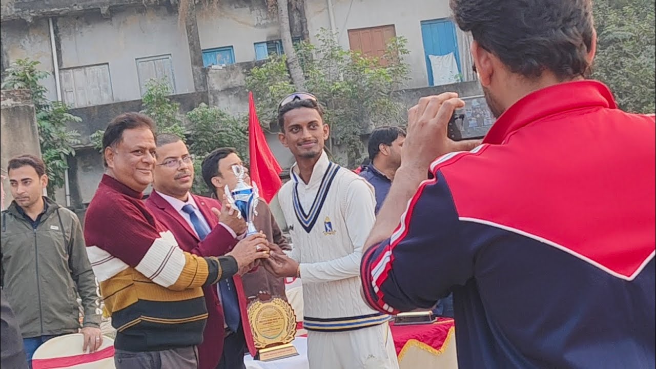 আজ সোনা Inter College Cricket এর খেলাতে Man of the Series হয়েছে।।।