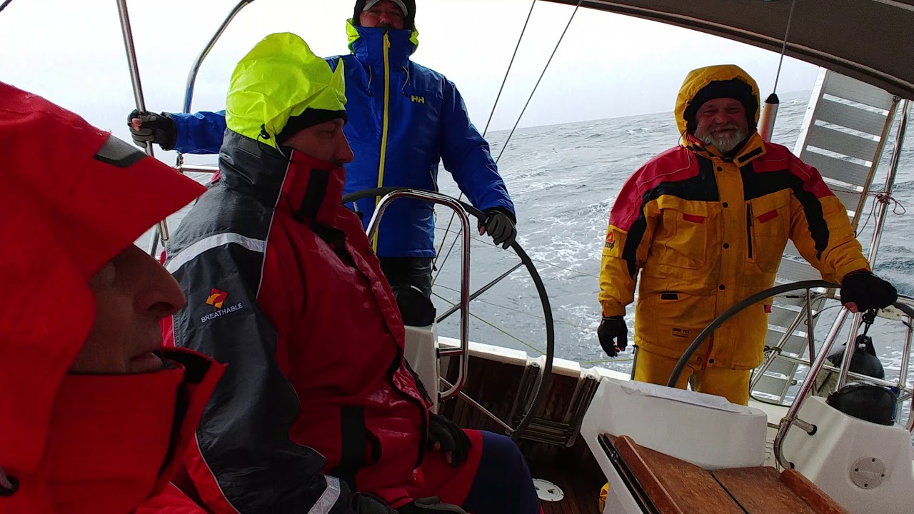 Zatoka Sarońska .. powrót z rejsu do Aten w ożywczym Meltemi :)