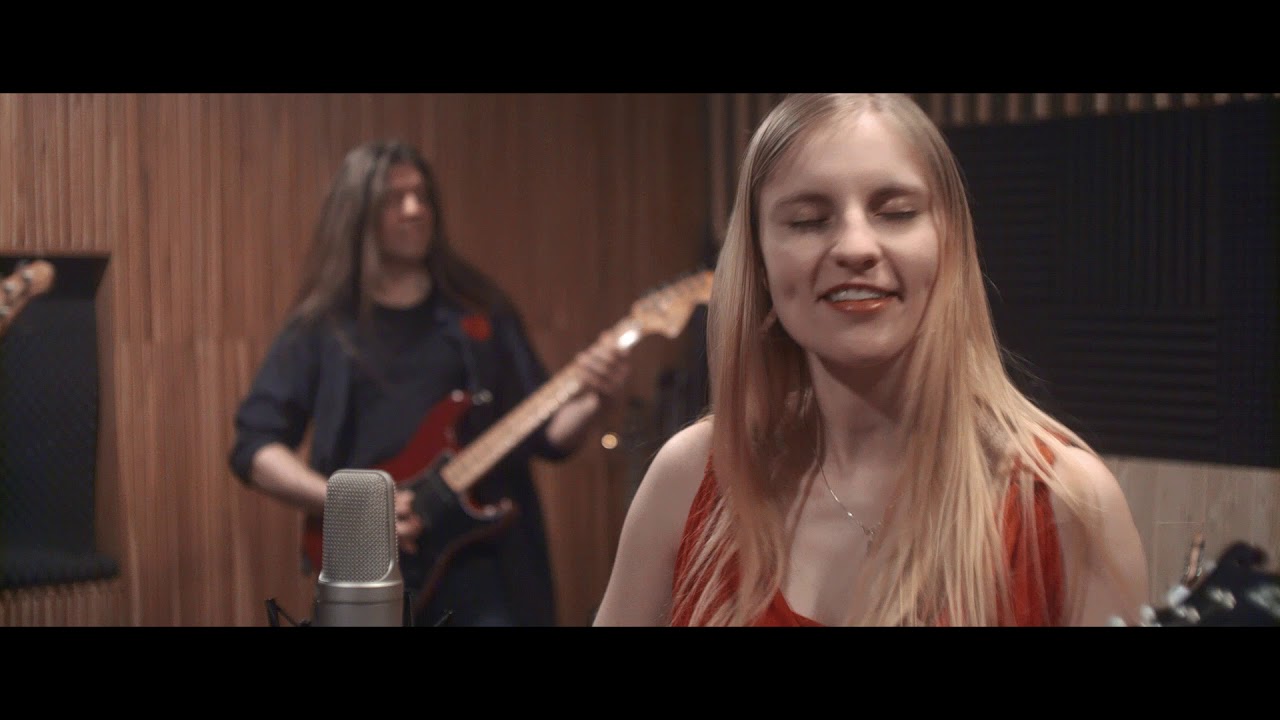 Caroline & the Lucky Ones - Machatka (official video)