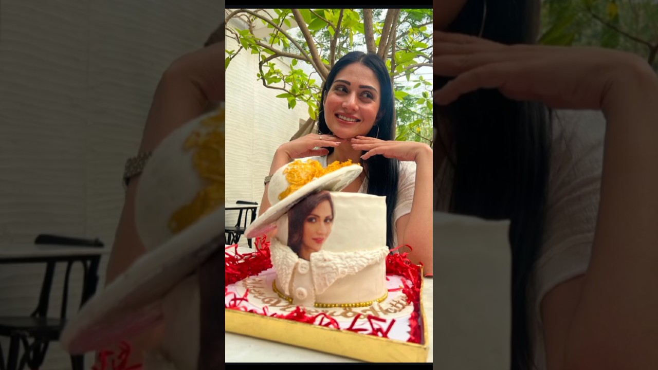 Anum Tanveer with her birthday cake #tamashaseason3 #arydigital