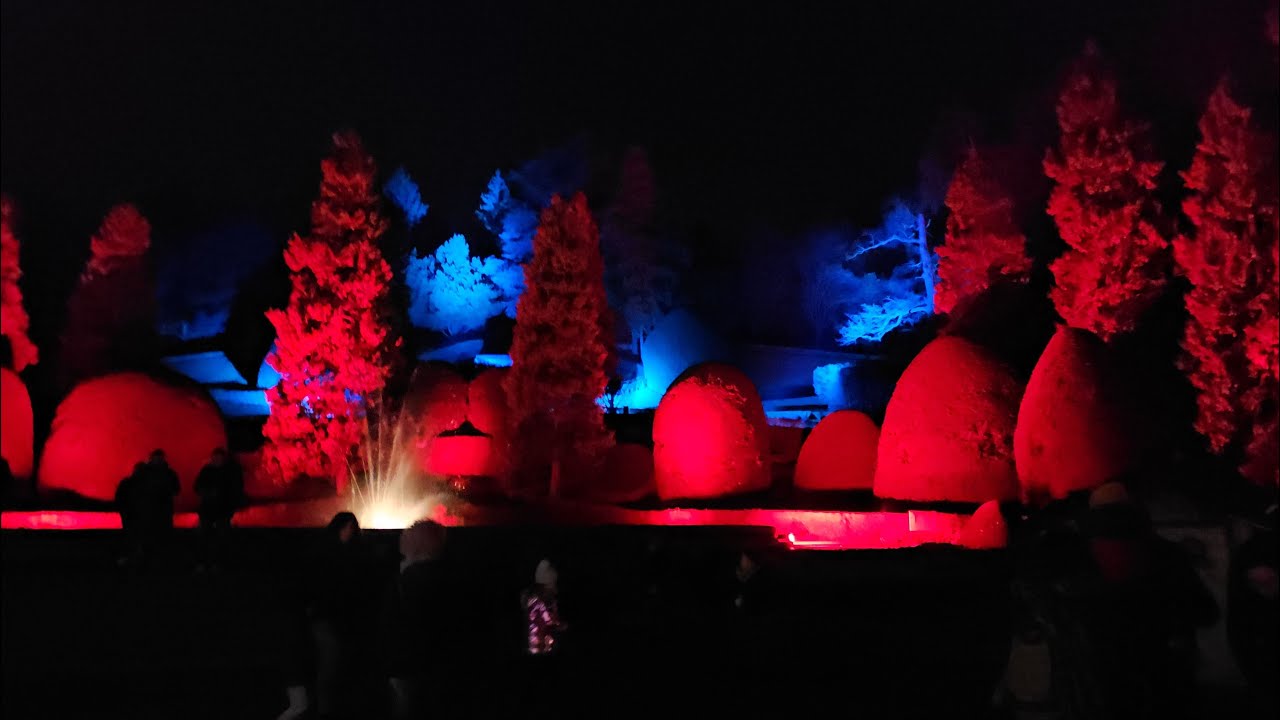 2024 01 04 ore 18 50 37 Varese 5 (ai Giardini Estensi le Luci di NATALE con la fontana)