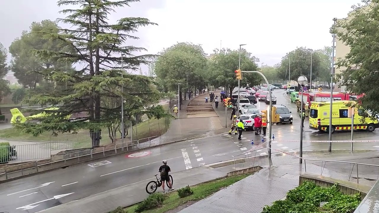 Una dona i un nen, ferits al ser atropellats per un autobús urbà a Manresa