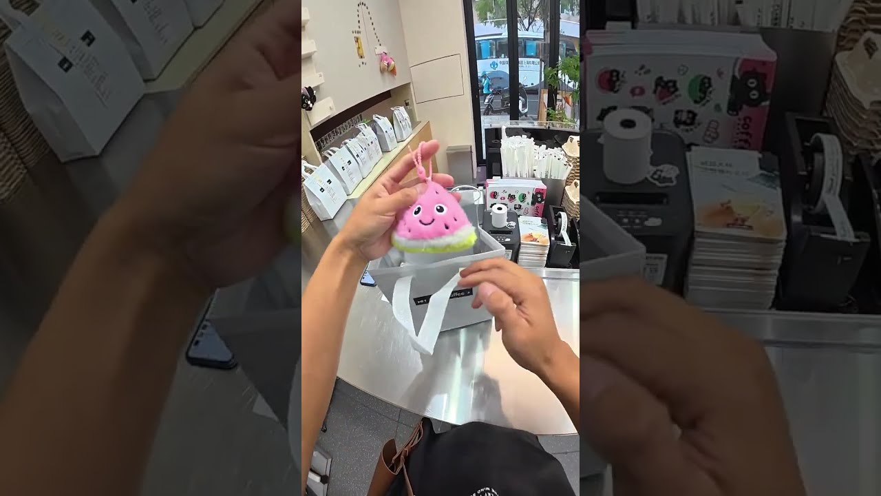 I Make Bubble Tea at a Milk Tea Shop.